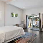 Lovely North Hollywood House Near Universal